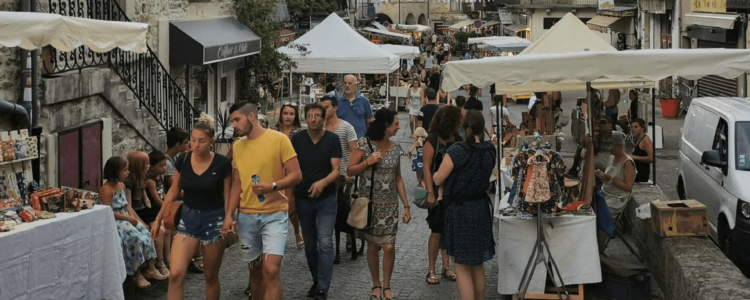 Marché les Vans