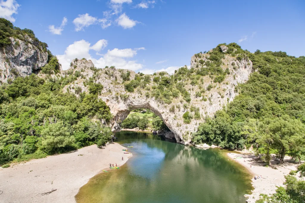 Vue du pont d'arc durant une descente de l'Ardèche 8km